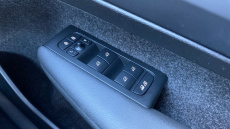 Volvo XC40 2.0 B4P Ultra Dark 5dr Auto Petrol Estate